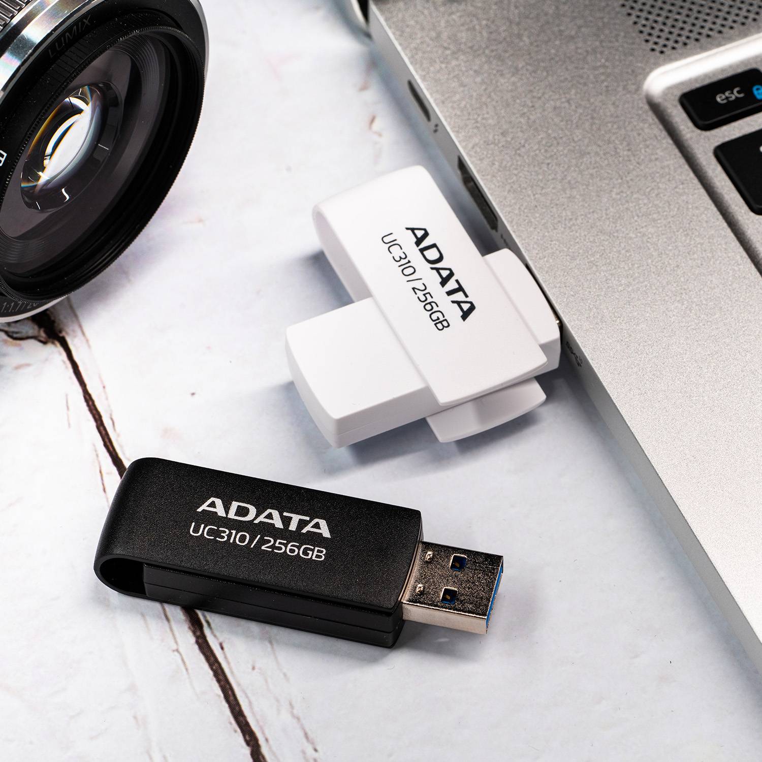 Memoria USB de 64GB UR310 3.2 Gen 1 (retro compatible 3.0 y 2.0), diseño material reciclado sin tapa. NEGRO. UC310-64G-RBK - ADATA