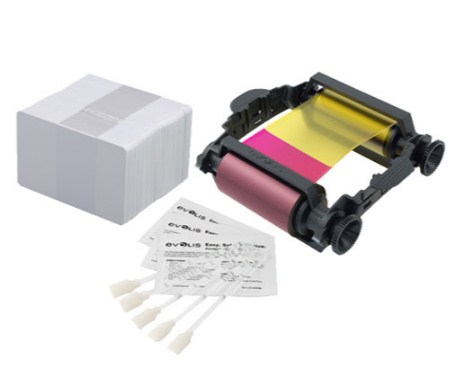 KIT de Consumible para BADGY ( VBDG205EU ) incluye 1 cinta para 100 impresiones a color, 100 tarjetas de PVC blancas de 30 milésimas.